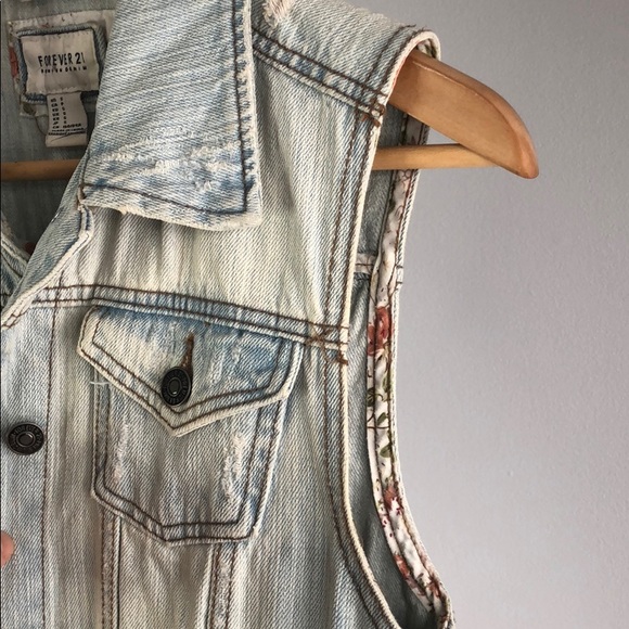 Distressed light denim vest - Picture 6 of 7